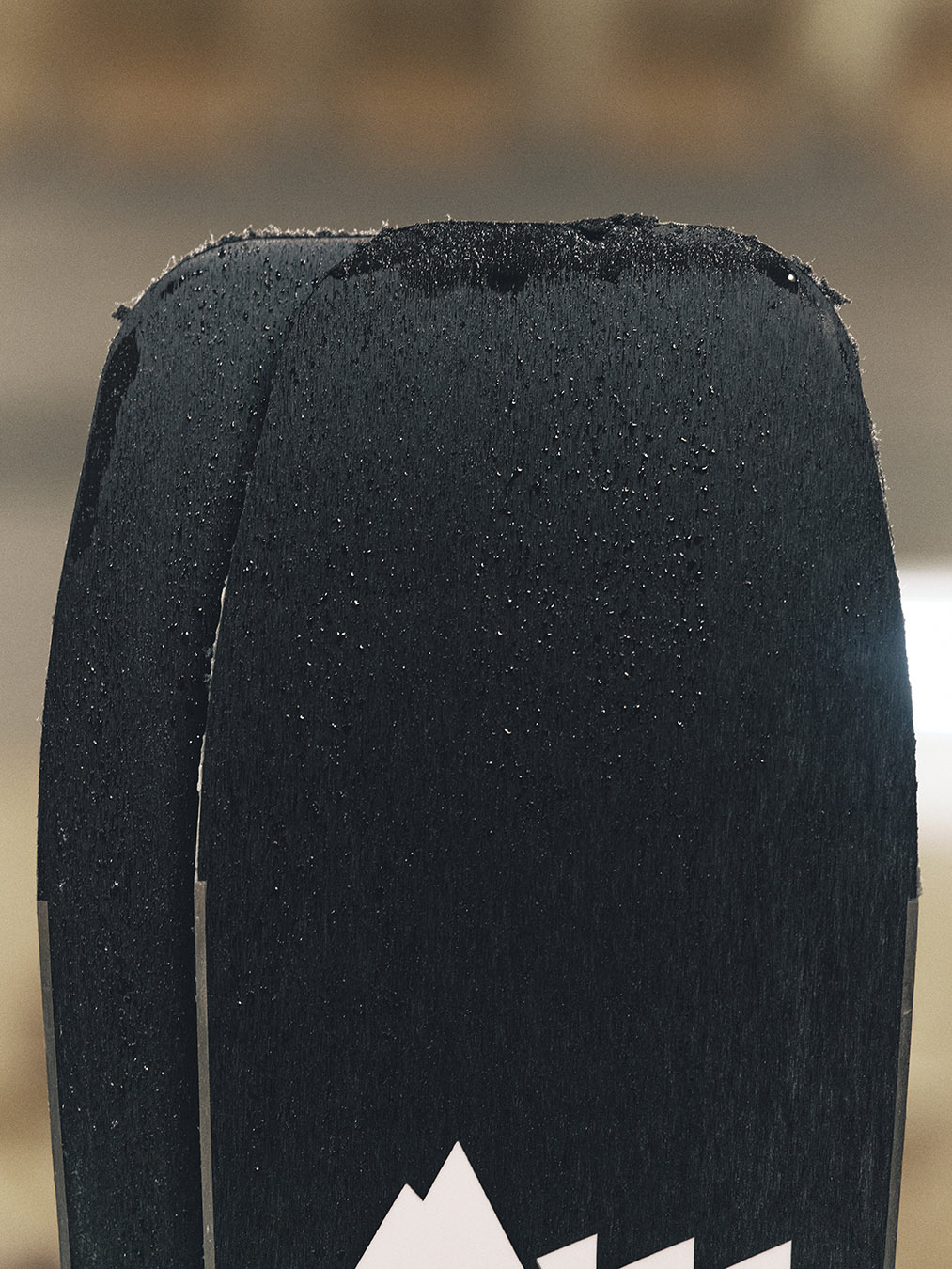 Détail de la semelle d'un ski Sillage