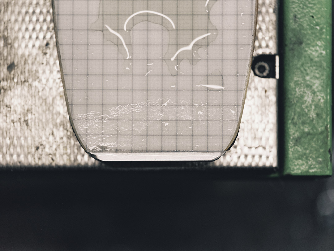 Détail d'un gabarit de fabrication à l'atelier