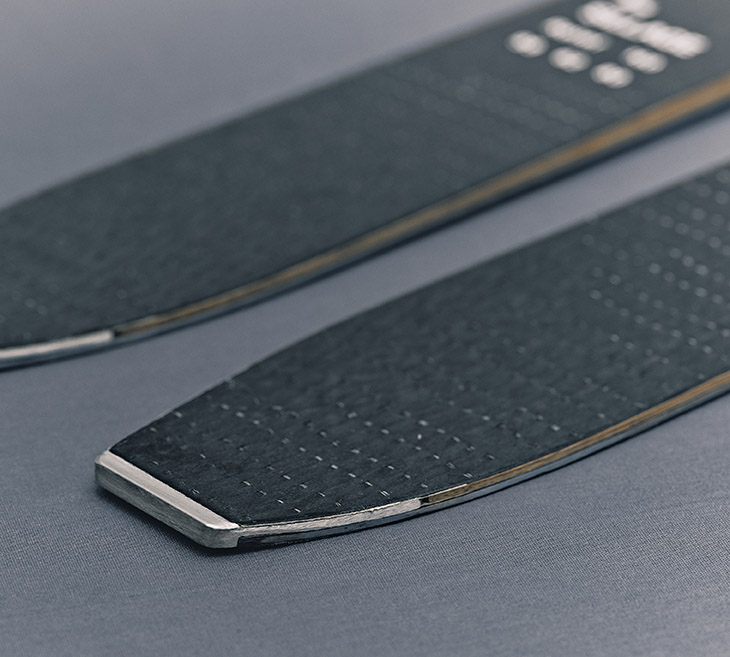 Détail du talon alu d'un ski Sillage