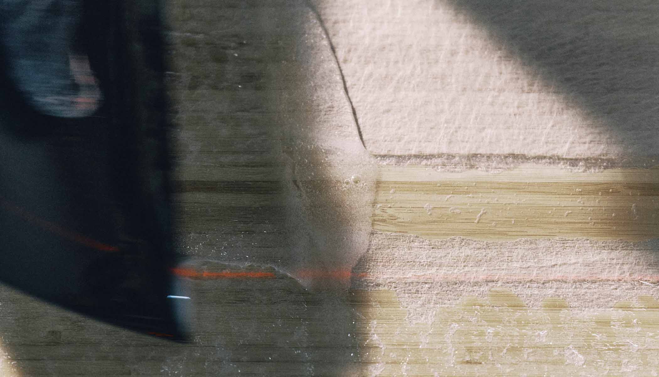 Encollage du noyau à l'atelier